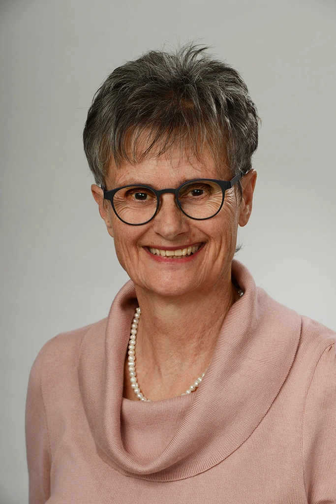 portrait-karin-gattringer