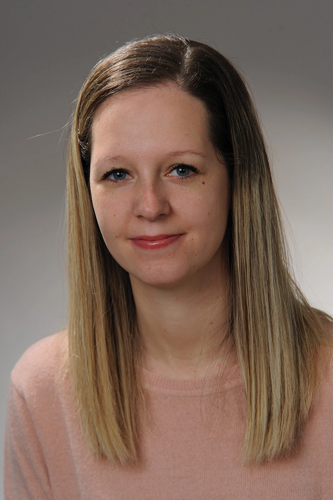 portrait-sarah-schoenhofer